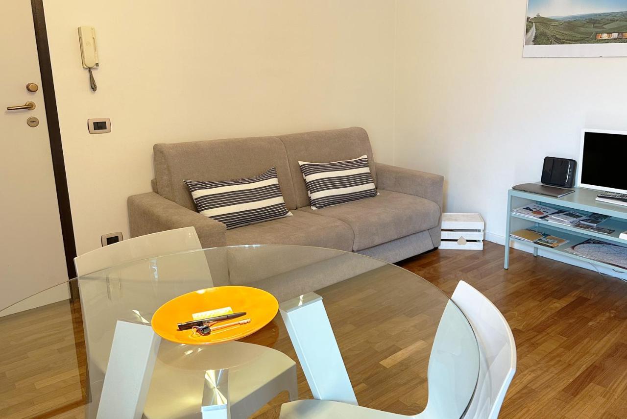 Apartamento La Casa Di Paola E Betti Alba  Exterior foto